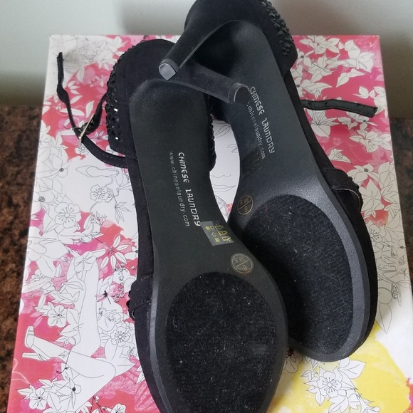 Black Heels - Picture 3 of 4